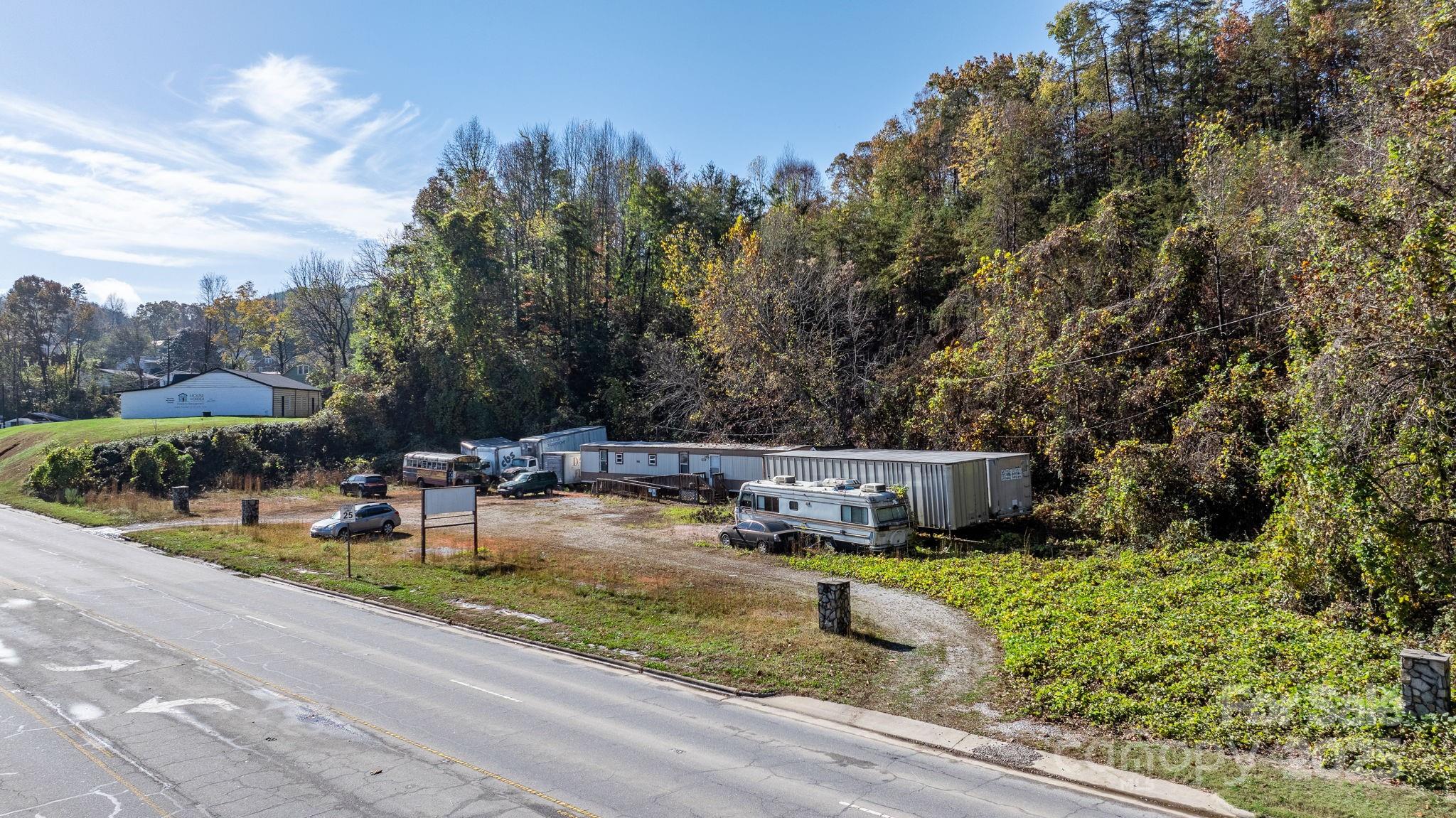 1965 North Main Street Marion, NC 28752 - Photo 4 of 23