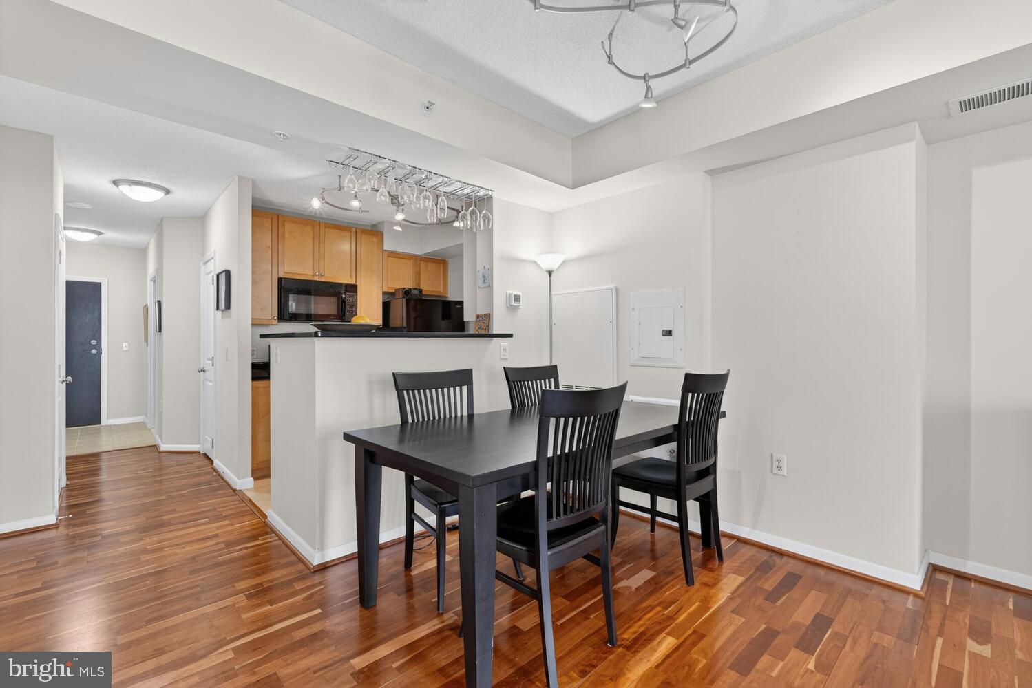 851 North Glebe Road, Unit 909 Arlington, VA 22203 - Photo 8 of 21 Gallery Image 8