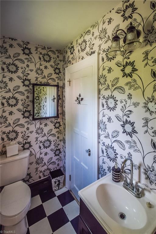 419 Roslyn Road Winston-Salem, NC 27104 - Photo 7 of 16 Gallery Image 7