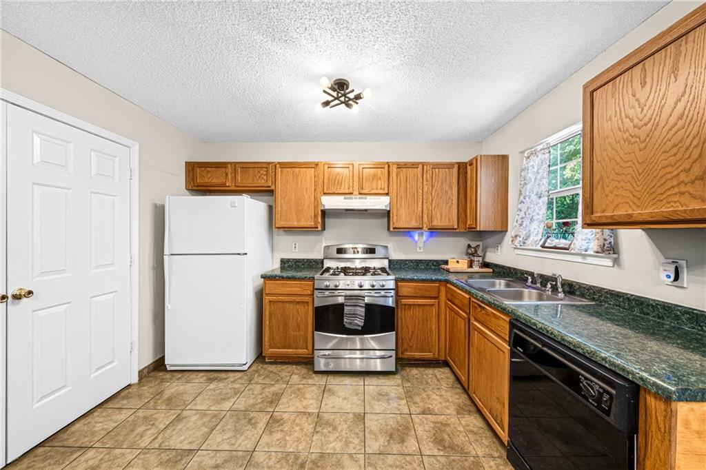 2343 Rambling Way Lithonia, GA 30058 - Photo 13 of 47