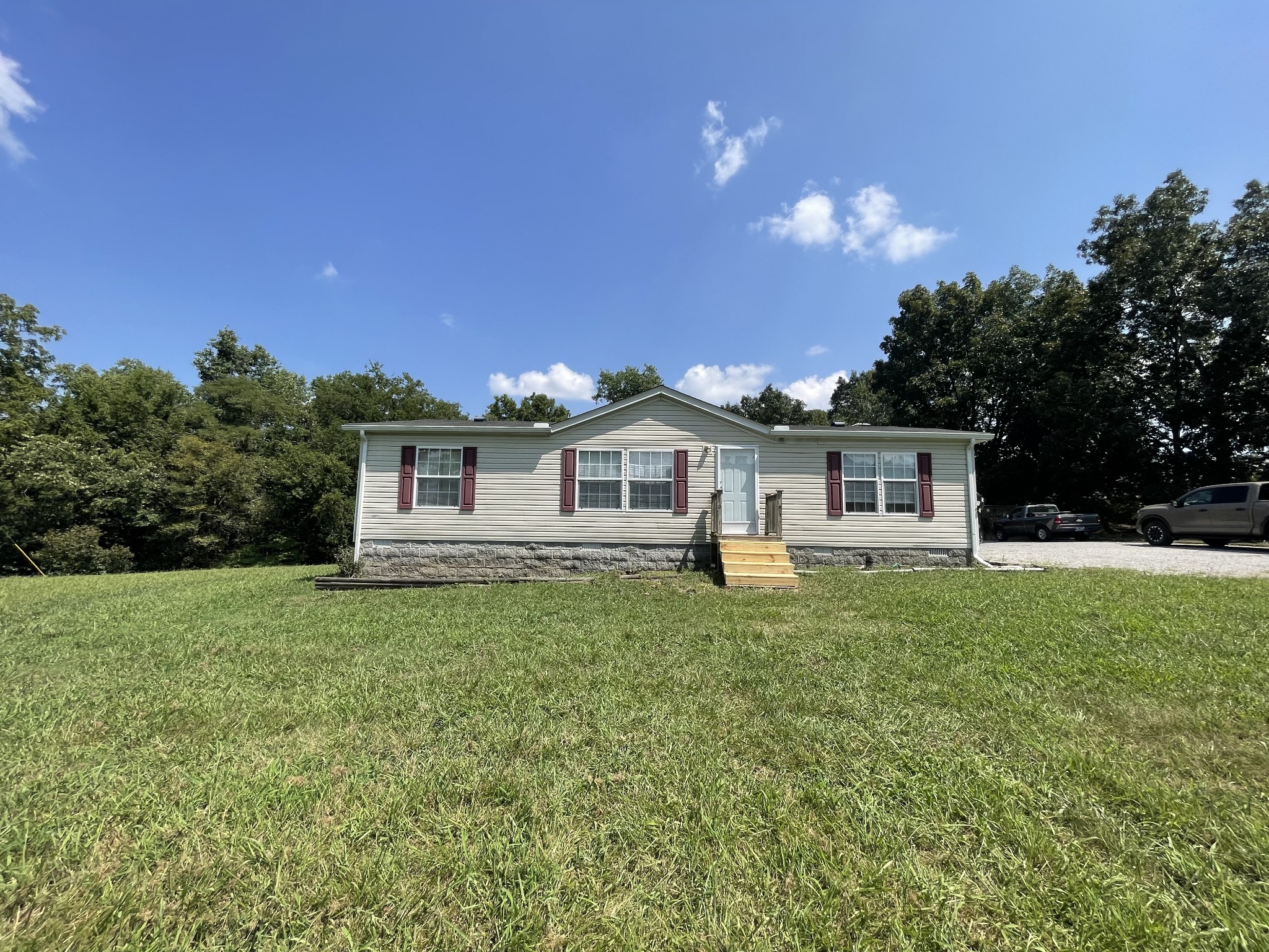 3556 Goshen Road Santa Fe, TN 38482 - Photo 3 of 22 a front view of a house with a yard