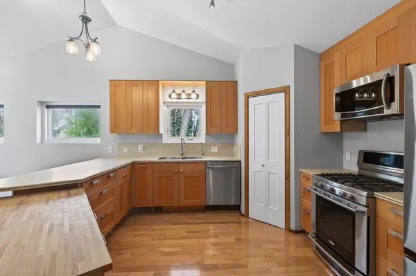 $480,000 | 13593 Embry Way, Apple Valley, MN 55124