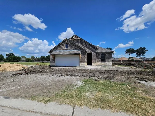 $374,900 | 813 Silverleaf Drive, Ennis, TX 75119