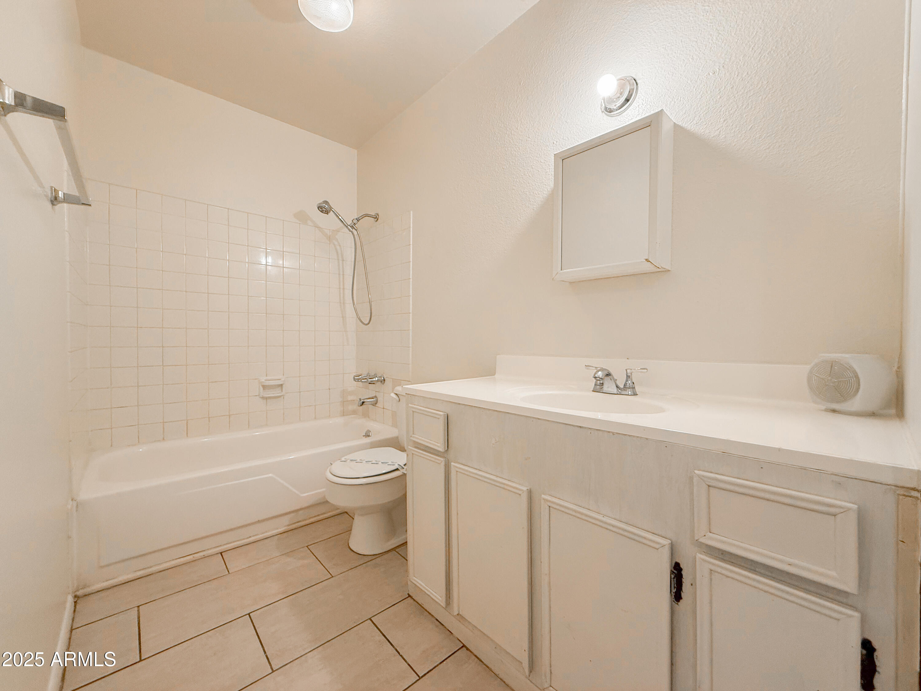 2219 West Morten Avenue, Unit 5 Phoenix, AZ 85021 - Photo 11 of 13 a bathroom with a toilet a sink a mirror a bathtub and vanity