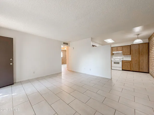 $895 | 2219 West Morten Avenue, Unit 5, Phoenix, AZ 85021