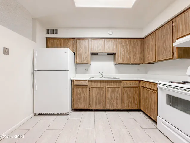 $895 | 2219 West Morten Avenue, Unit 5, Phoenix, AZ 85021