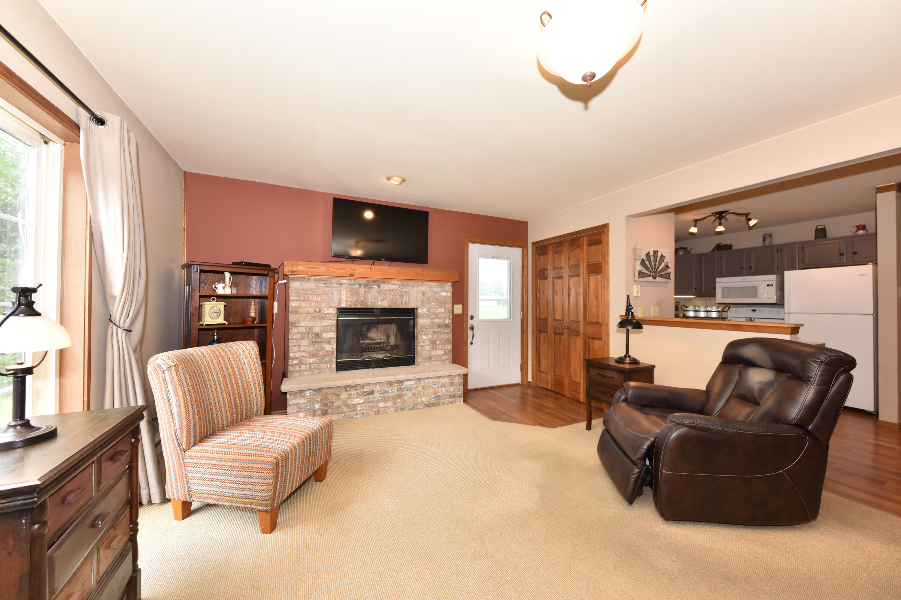 433 Slinger Road, Unit S4 Slinger, WI 53086 - Photo 2 of 21 Living Room