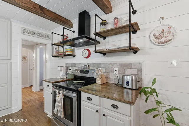 $589,900 | 904 Granville Conner Road, Powell, TN 37849