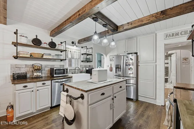 $589,900 | 904 Granville Conner Road, Powell, TN 37849