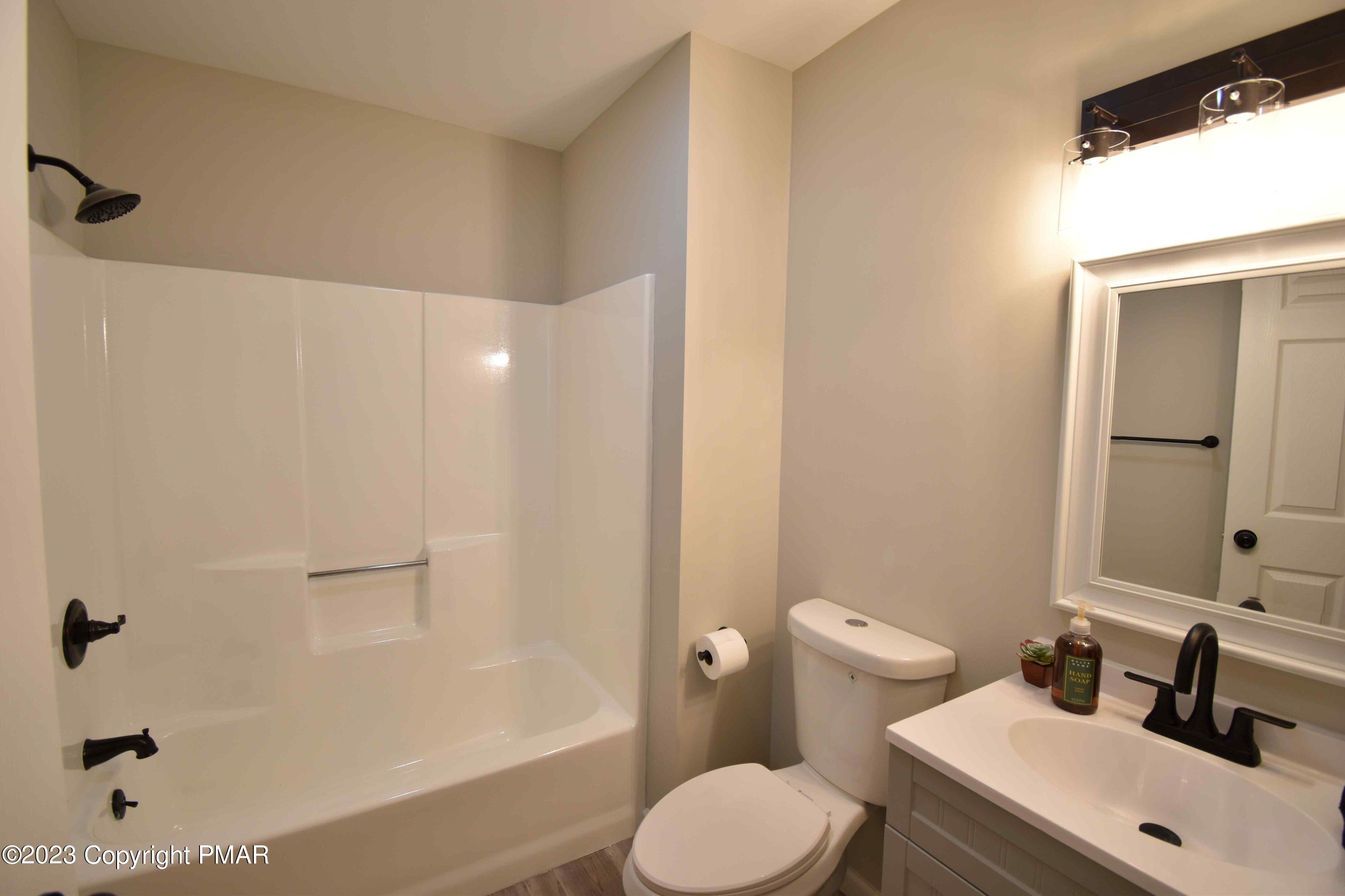 601 Mountain View Way Bushkill, PA 18324 - Photo 20 of 37 Bath 2