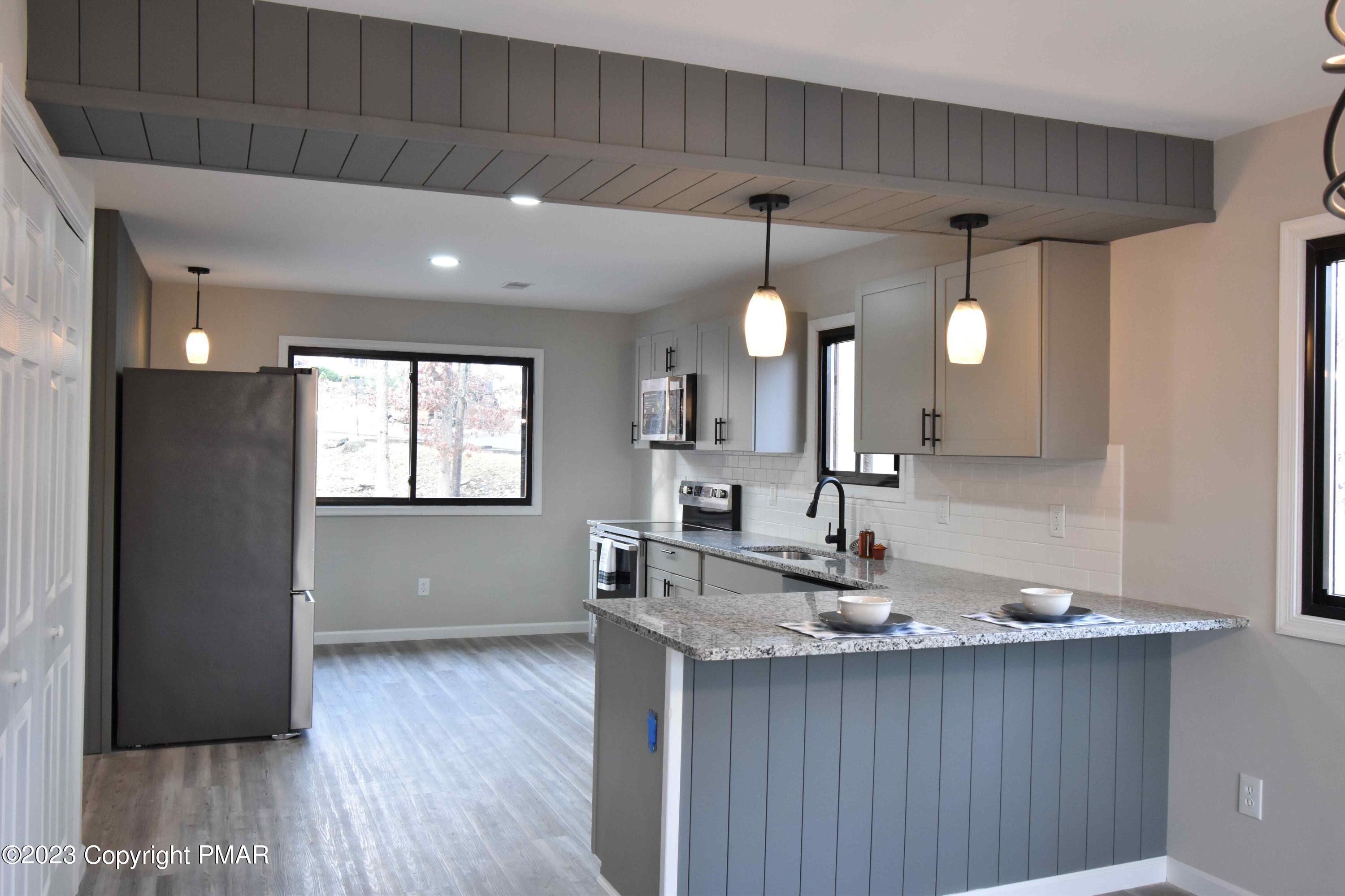 601 Mountain View Way Bushkill, PA 18324 - Photo 2 of 37 Kitchen