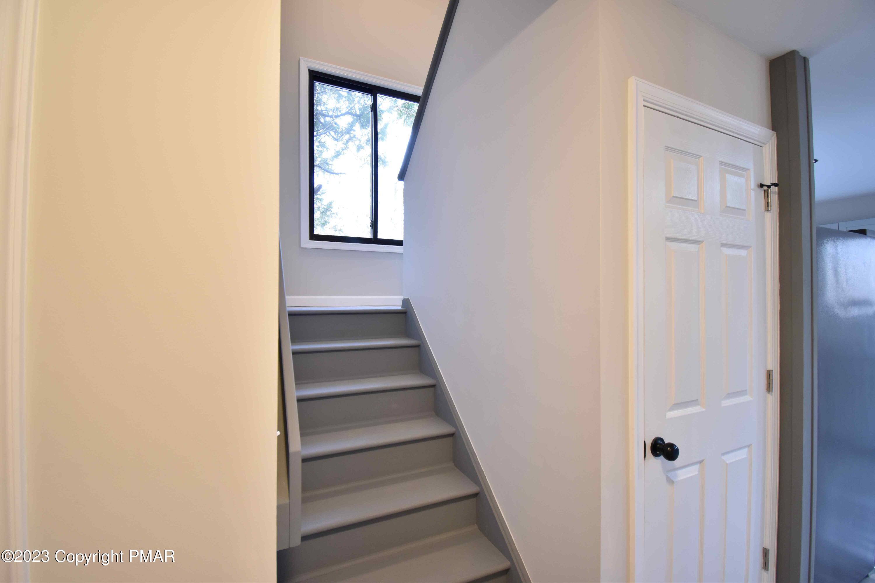 601 Mountain View Way Bushkill, PA 18324 - Photo 26 of 37 Stairs