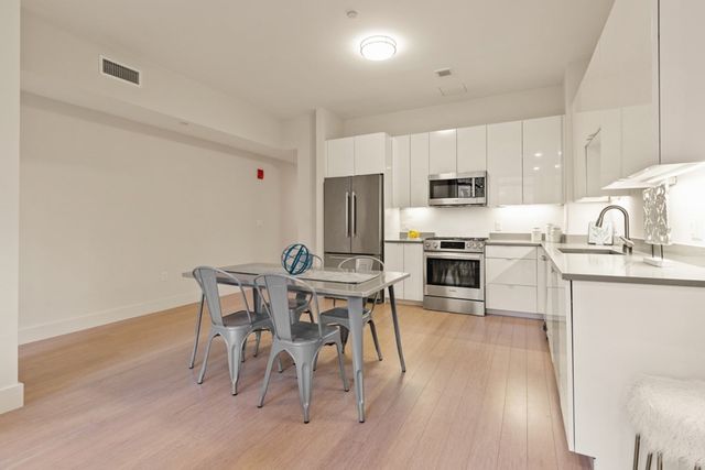 $785,000 | 121 Portland Street, Unit 411, Boston, MA 02114