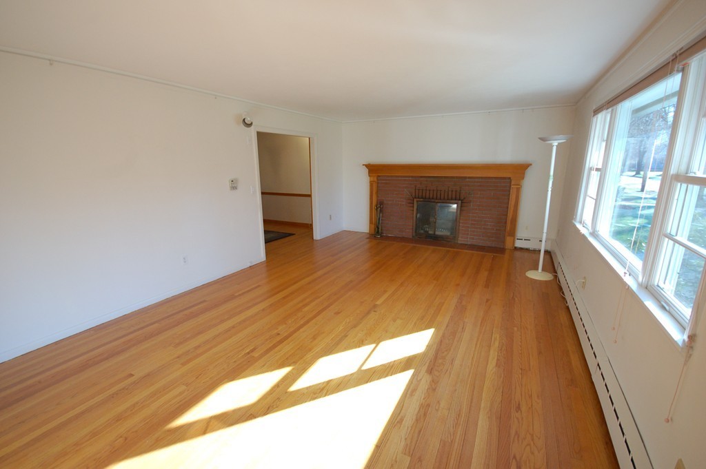 88 Maynard Road Northampton, MA 01060 - Photo 4 of 29 Gallery Image 4