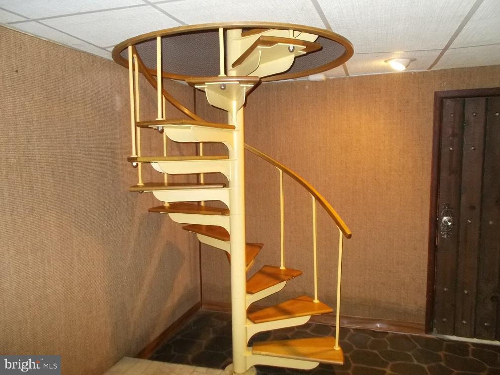 14807 Daley Road Hagerstown, MD 21740 - Photo 15 of 37 SPIRAL STAIRCASE