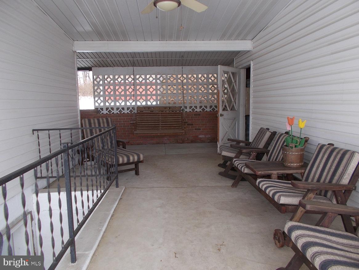 14807 Daley Road Hagerstown, MD 21740 - Photo 4 of 37 BREEZEWAY