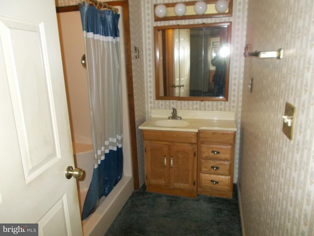 14807 Daley Road Hagerstown, MD 21740 - Photo 8 of 37 BATHROOM
