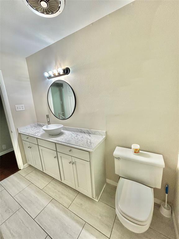 306 Line Drive Gainesville, TX 76240 - Photo 17 of 21 Primary Bathroom