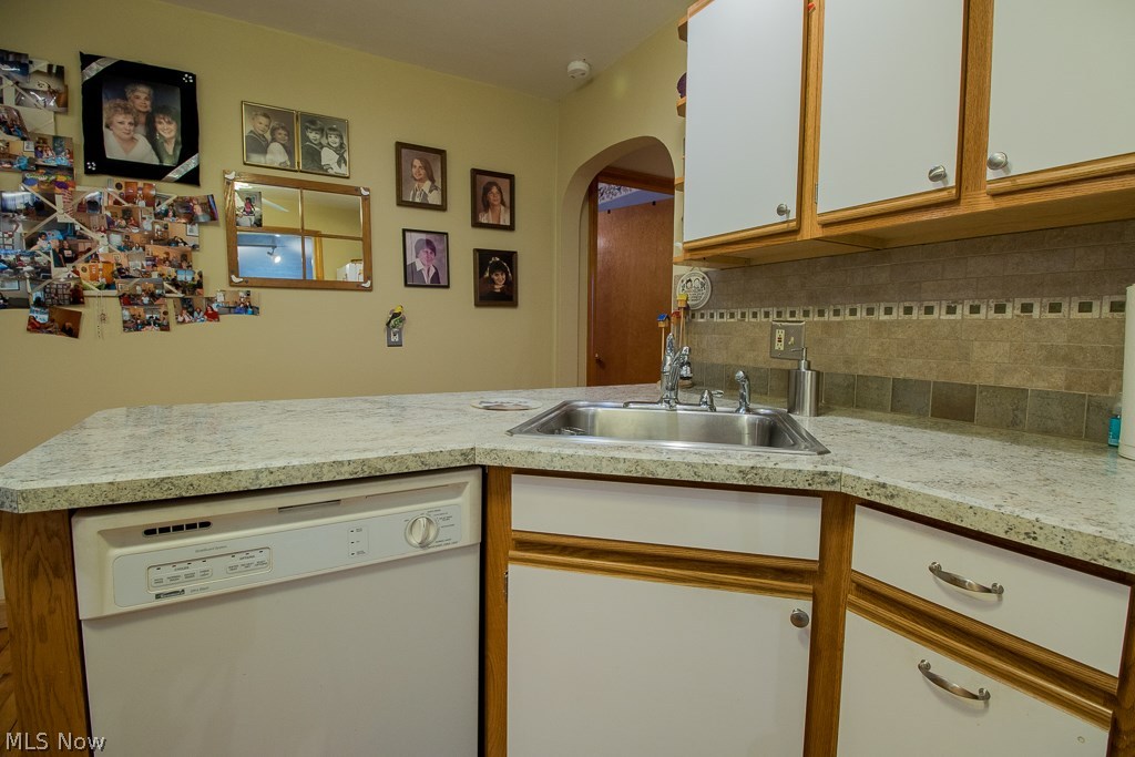 7299 Adkins Road Mentor, OH 44060 - Photo 4 of 28 Gallery Image 4