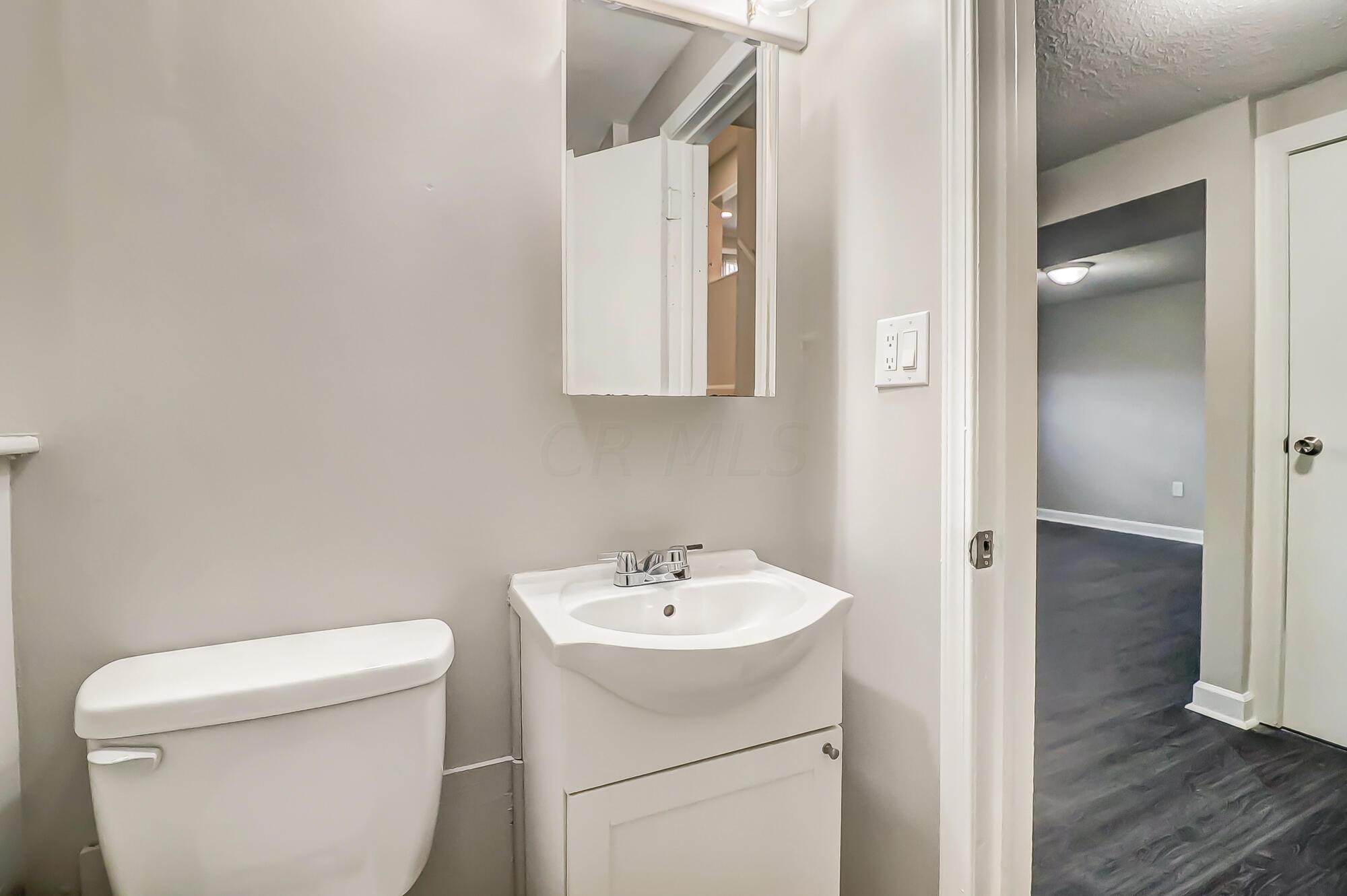 2437 Daily Road Columbus, OH 43232 - Photo 22 of 37 Lower lever full bath