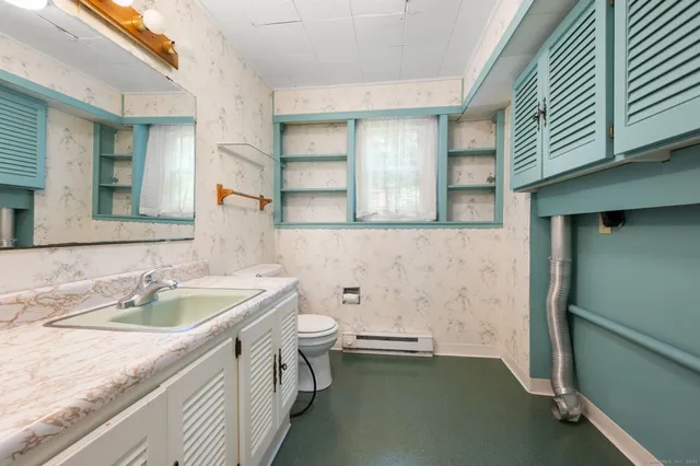 $452,000 | 37 Stoneywood Drive, East Lyme, CT 06357