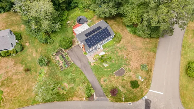 $452,000 | 37 Stoneywood Drive, East Lyme, CT 06357