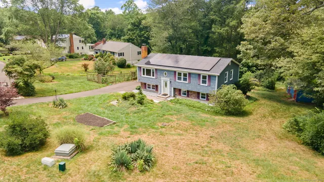 $452,000 | 37 Stoneywood Drive, East Lyme, CT 06357