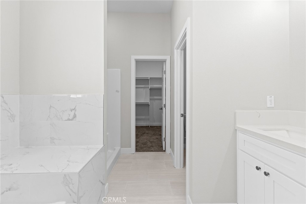 1341 East 8th Street Beaumont, CA 92223 - Photo 25 of 38 a bathroom with a bathtub