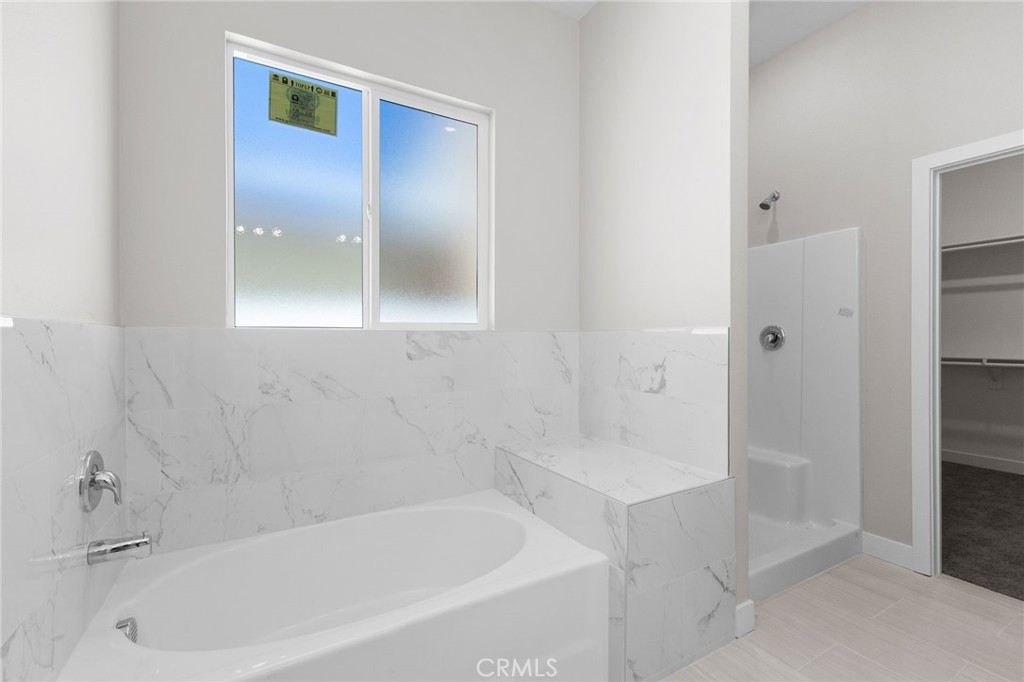 1341 East 8th Street Beaumont, CA 92223 - Photo 27 of 38 a bathroom with a bathtub