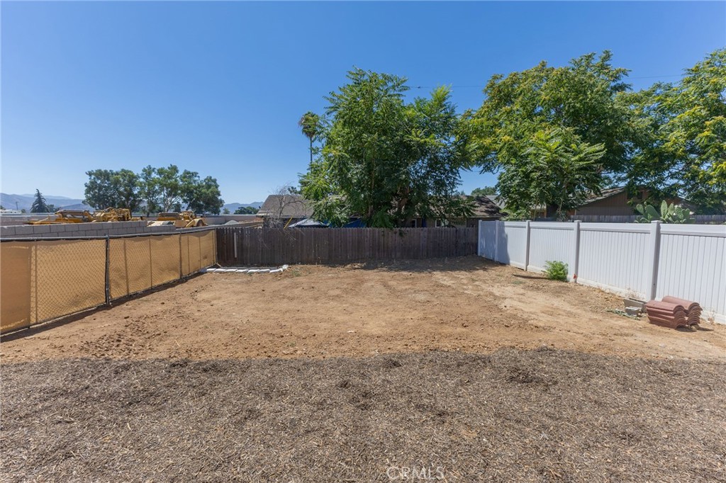 1341 East 8th Street Beaumont, CA 92223 - Photo 34 of 38 a backyard of a house