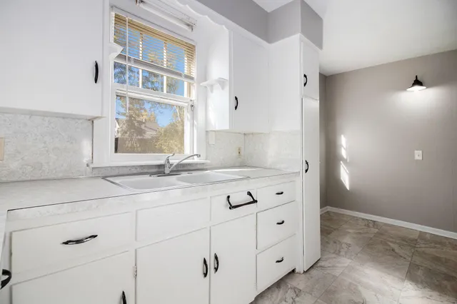 $249,900 | 2461 Wyoming Avenue Southwest, Wyoming, MI 49519