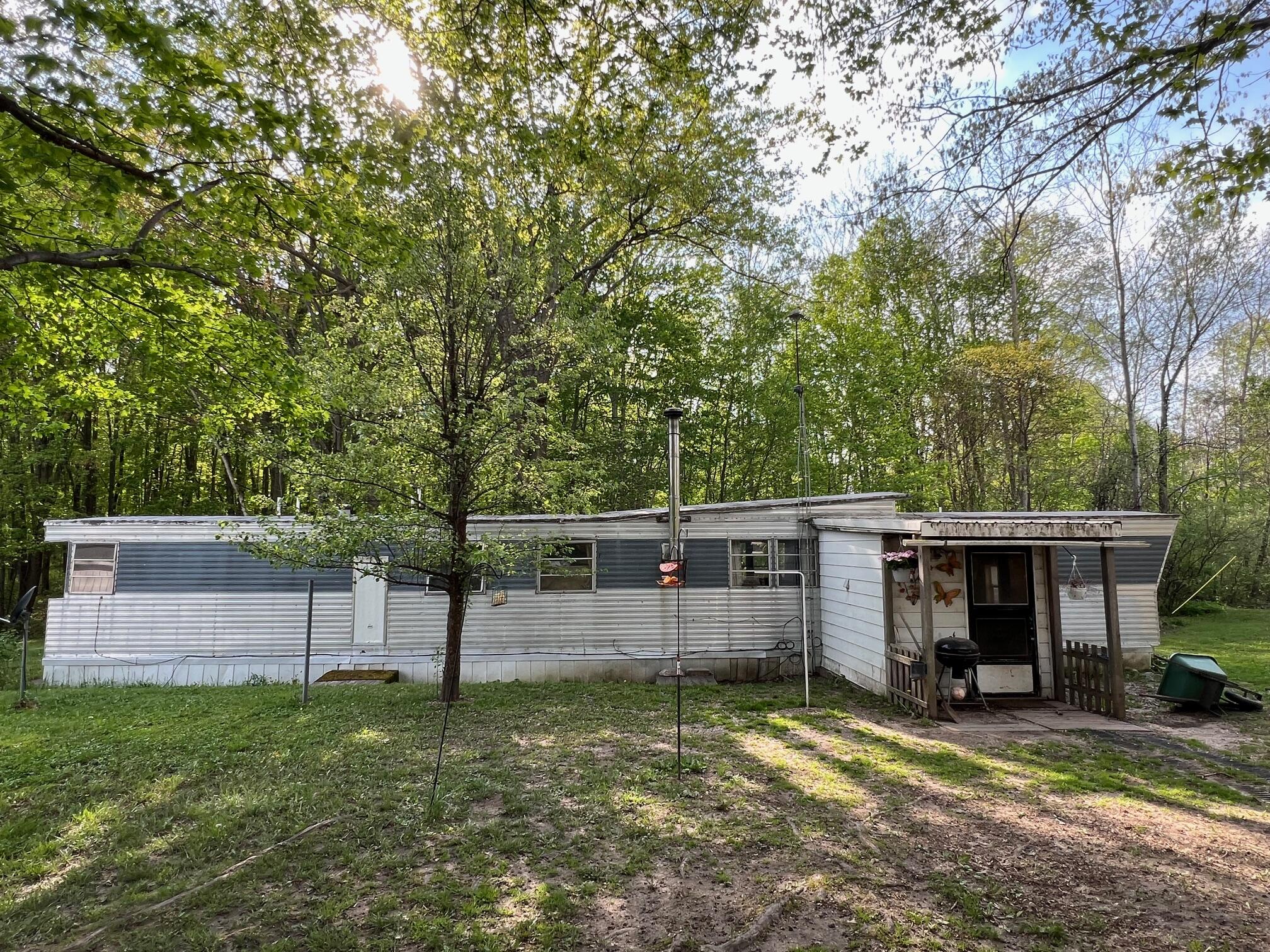 8431 East Manales Road Branch, MI 49402 - Photo 2 of 25 IMG_1781