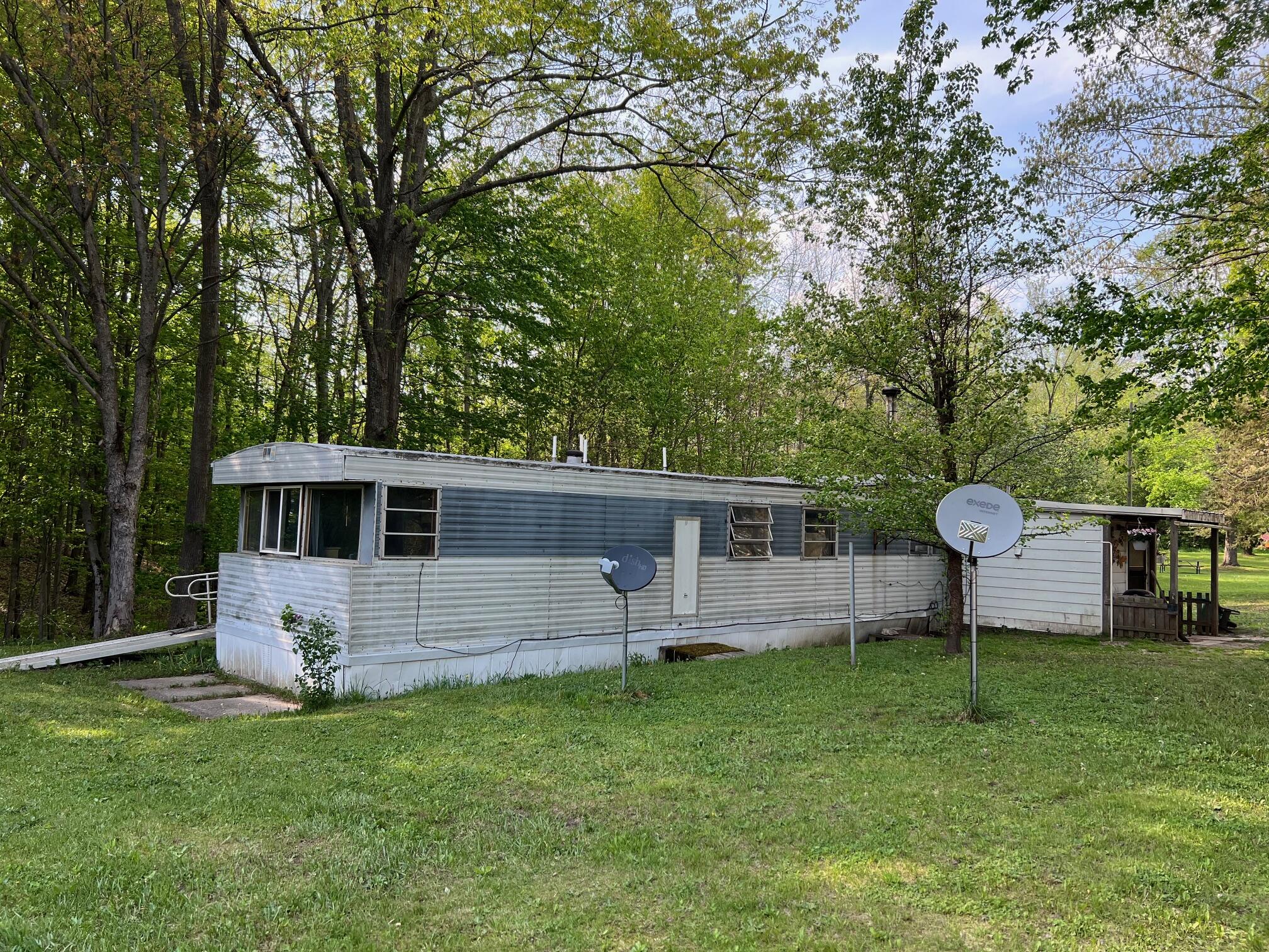 8431 East Manales Road Branch, MI 49402 - Photo 3 of 25 IMG_1793