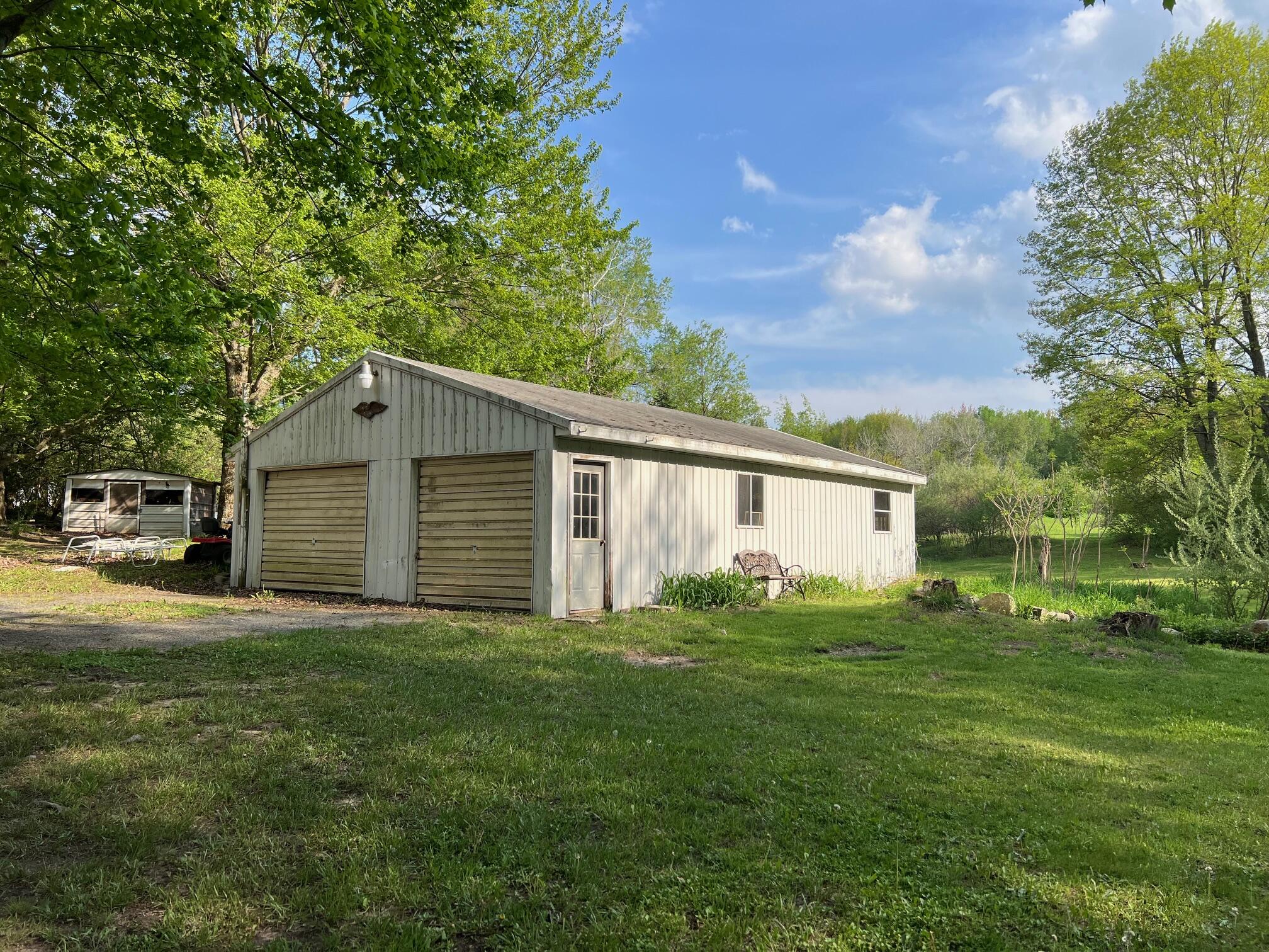 8431 East Manales Road Branch, MI 49402 - Photo 4 of 25 IMG_1790
