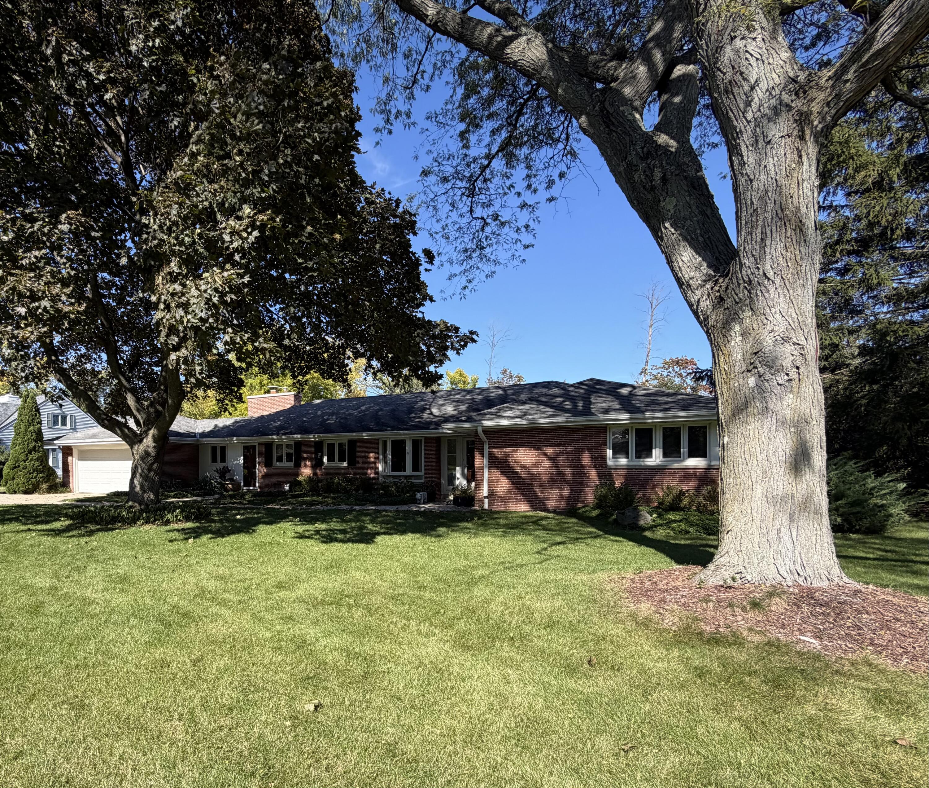 810 East Bay Point Road Bayside, WI 53217 - Photo 1 of 1 Front house 1