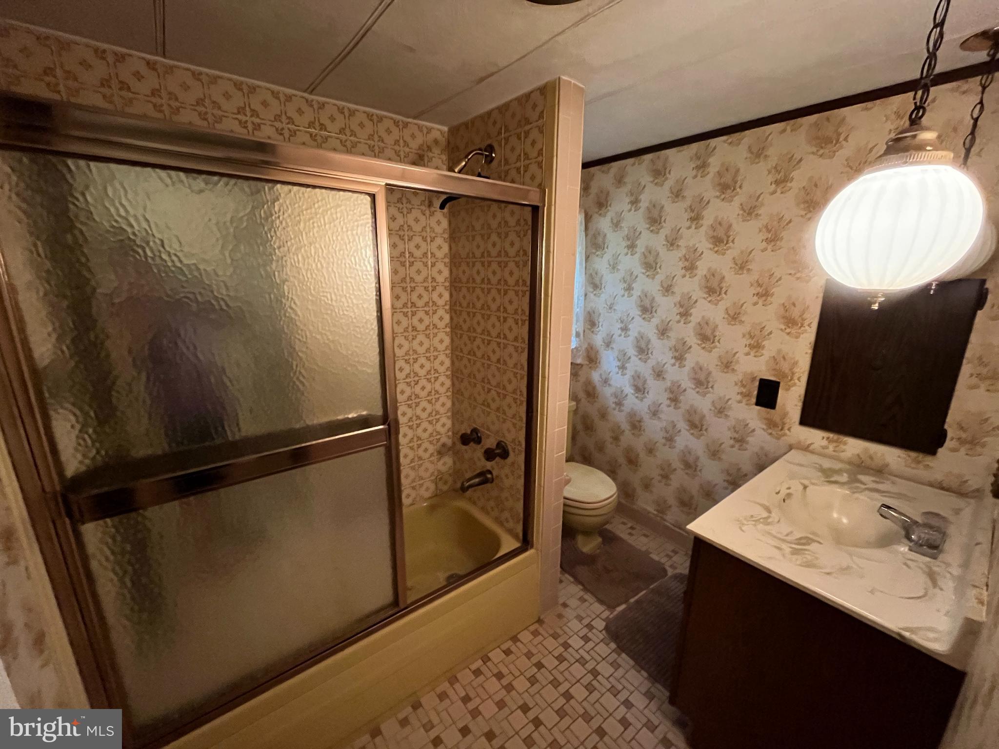 9809 Peppertree Road Spotsylvania, VA 22553 - Photo 7 of 14 Hall Bathroom
