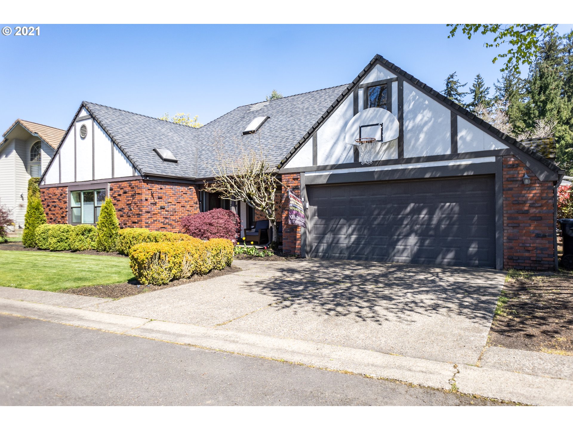 2924 Norkenzie Road Eugene, OR 97408 - Photo 1 of 19 Gallery Image 1