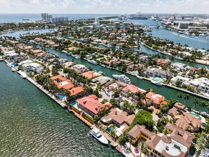 an aerial view of a houses with outdoor space and lake view