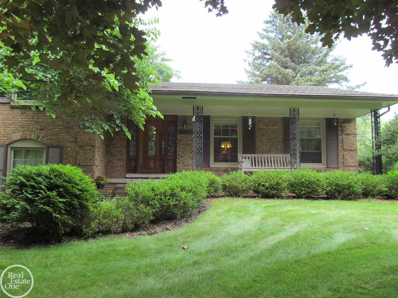235 Shagbark Drive Rochester Hills, MI 48309 - Photo 2 of 26