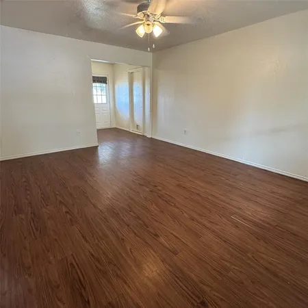 $1,550 | 1215 Narrow Lane, Red Oak, TX 75154