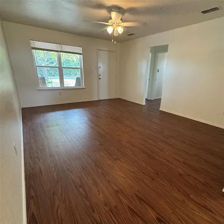 $1,550 | 1215 Narrow Lane, Red Oak, TX 75154