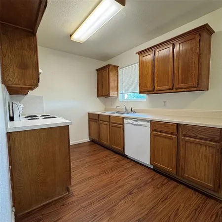 $1,550 | 1215 Narrow Lane, Red Oak, TX 75154