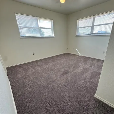 $1,550 | 1215 Narrow Lane, Red Oak, TX 75154