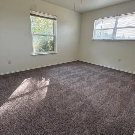 $1,550 | 1215 Narrow Lane, Red Oak, TX 75154