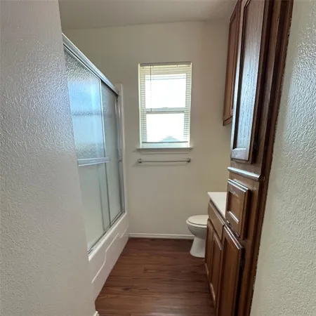 $1,550 | 1215 Narrow Lane, Red Oak, TX 75154