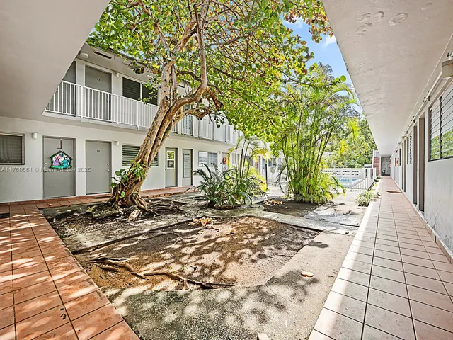 $1,400 | 6801 North Kendall Drive, Pinecrest, FL 33156