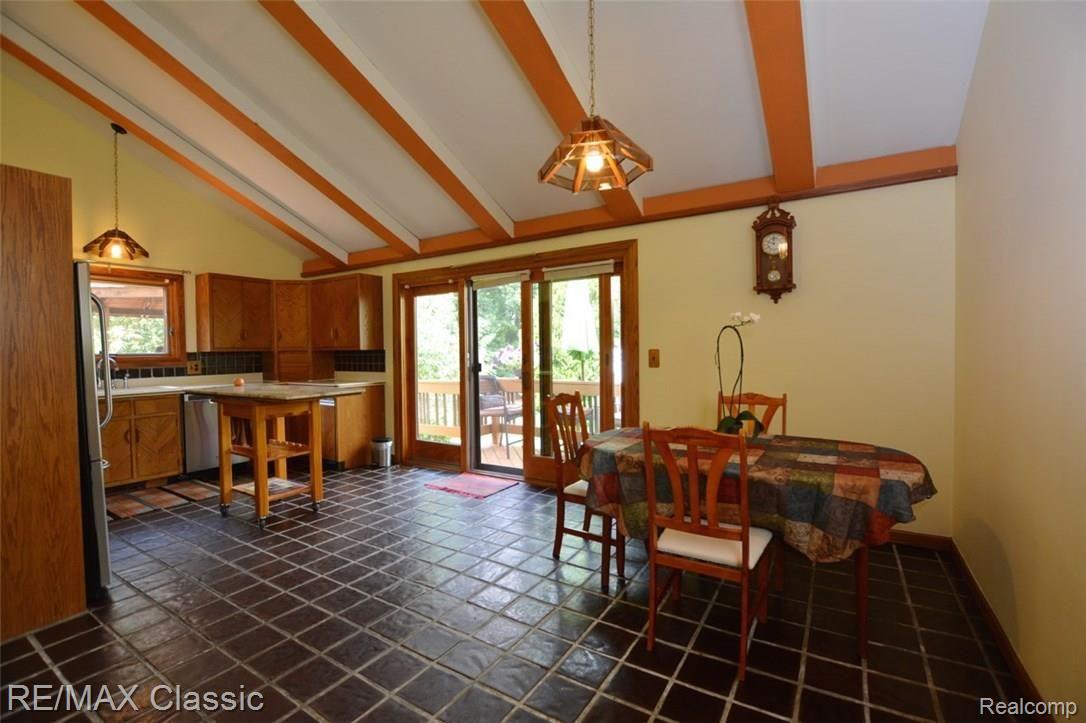 42439 Park Ridge Road Novi, MI 48375 - Photo 10 of 40 Breakfast Area 1.jpg