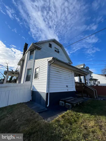 a view of a house with a back side of the house