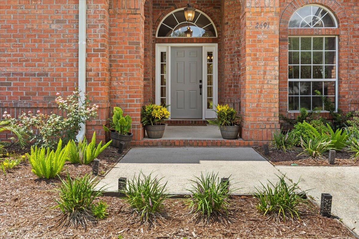 2691 Stormy Circle Navarre, FL 32566 - Photo 3 of 47 04-1V3A2339