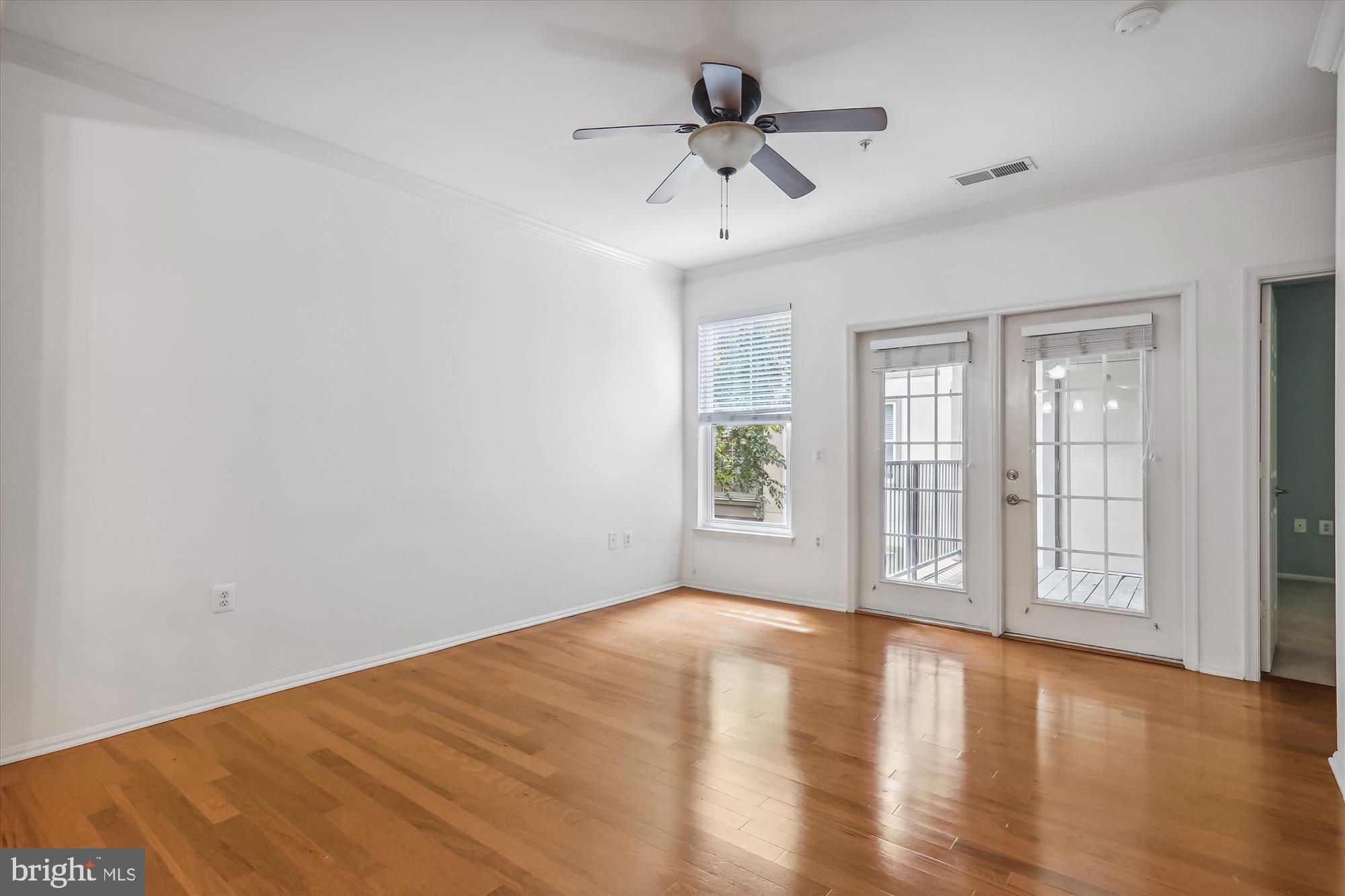 11800 Old Georgetown Road, Unit 1424 Rockville, MD 20852 - Photo 11 of 34 a view of an empty room with a window